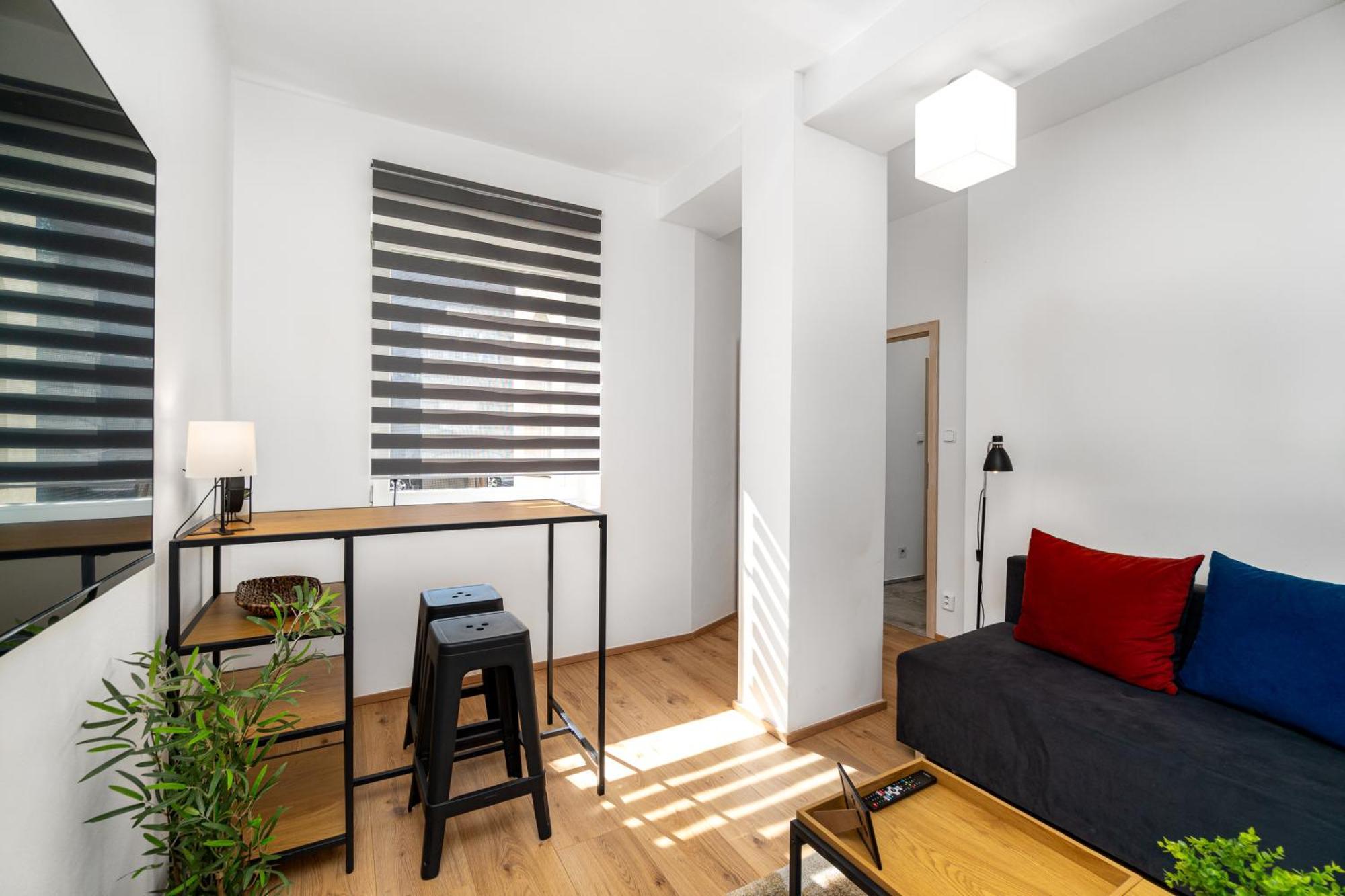 Beautiful With Parking In A Quiet Location *
