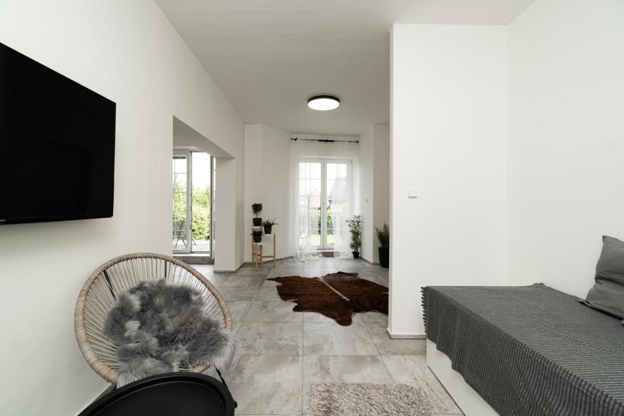 Beautiful With Parking In A Quiet Location